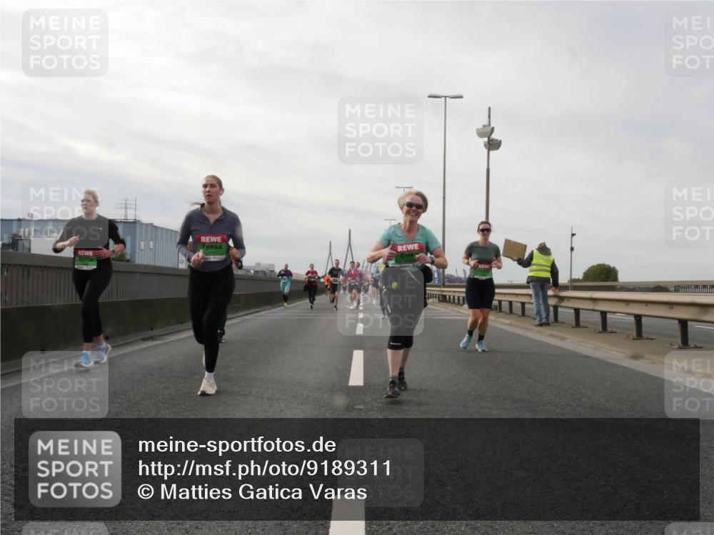 03.10.2025 - Köhlbrandbrückenlauf Matties Gatica Varas http://msf.ph/oto/9189311 03.10.2025 15:57:37 Position 3  meine-sportfotos.de
