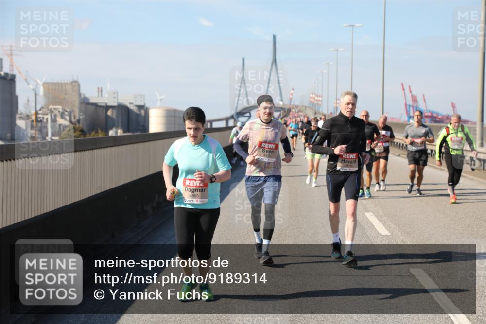 03.10.2025 - Köhlbrandbrückenlauf Yannick Fuchs http://msf.ph/oto/9189314 03.10.2025 12:08:53 Position 3 4886, 4416 meine-sportfotos.de