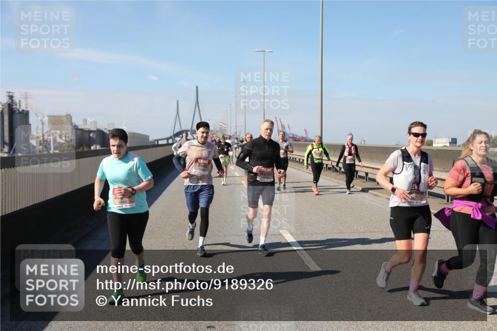 03.10.2025 - Köhlbrandbrückenlauf Yannick Fuchs http://msf.ph/oto/9189326 03.10.2025 12:08:54 Position 3 5273 meine-sportfotos.de