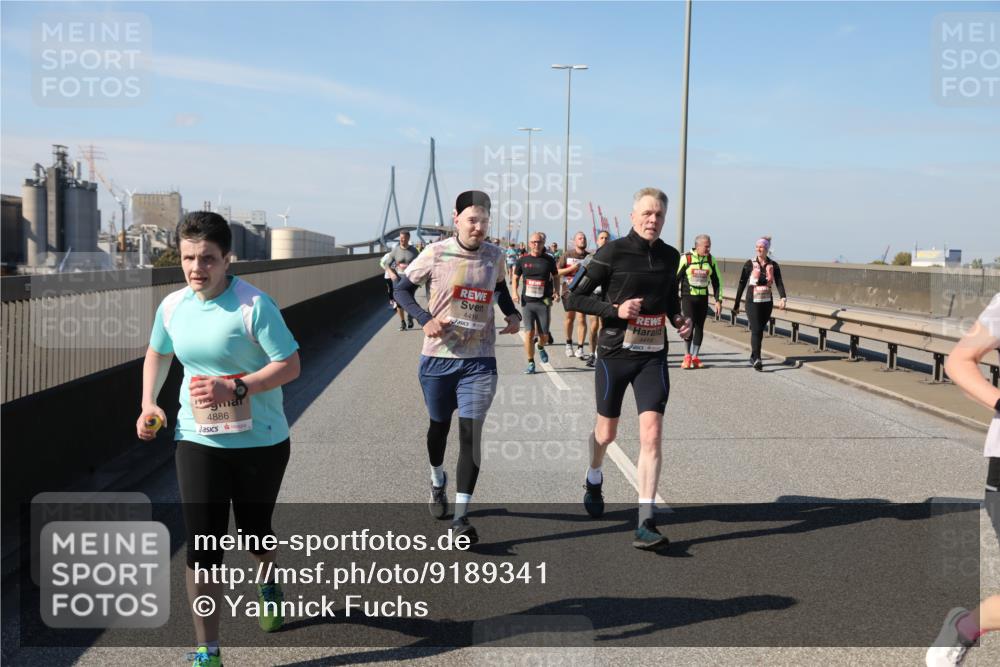 03.10.2025 - Köhlbrandbrückenlauf Yannick Fuchs http://msf.ph/oto/9189341 03.10.2025 12:08:55 Position 3 4886, 4416 meine-sportfotos.de