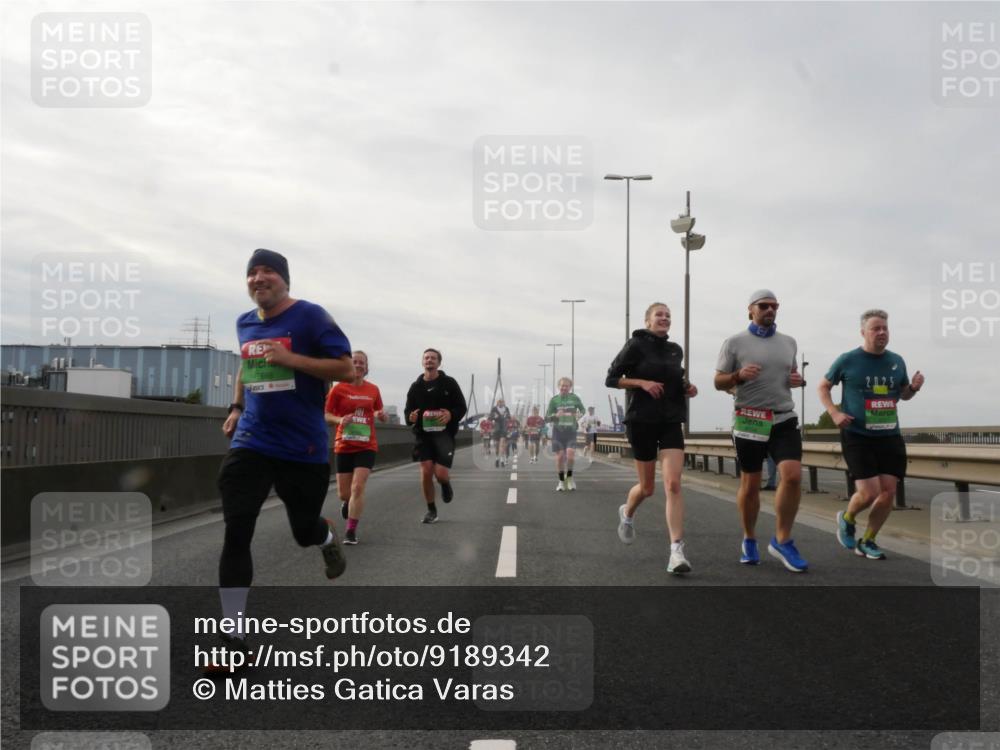 03.10.2025 - Köhlbrandbrückenlauf Matties Gatica Varas http://msf.ph/oto/9189342 03.10.2025 15:57:45 Position 3 2025 meine-sportfotos.de