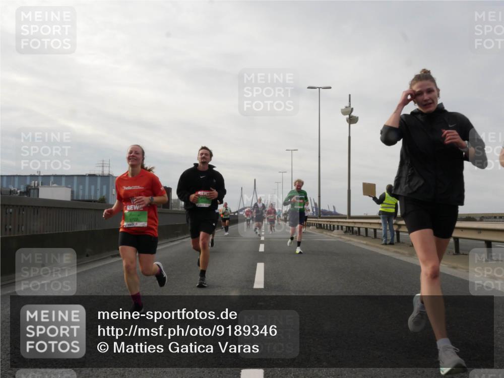 03.10.2025 - Köhlbrandbrückenlauf Matties Gatica Varas http://msf.ph/oto/9189346 03.10.2025 15:57:46 Position 3 9727, 6 meine-sportfotos.de