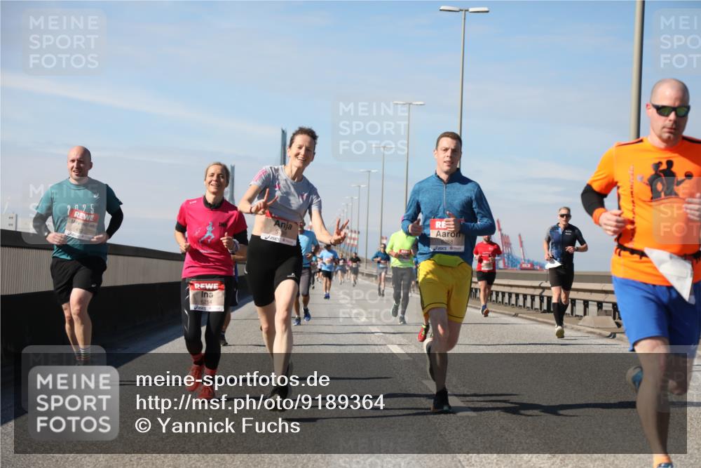 03.10.2025 - Köhlbrandbrückenlauf Yannick Fuchs http://msf.ph/oto/9189364 03.10.2025 11:48:54 Position 3 25, 412, 6214, 6268 meine-sportfotos.de