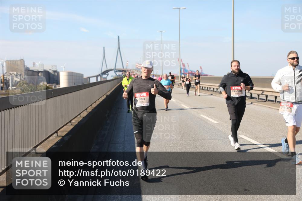 03.10.2025 - Köhlbrandbrückenlauf Yannick Fuchs http://msf.ph/oto/9189422 03.10.2025 12:09:06 Position 3 5923, 4767, 4498 meine-sportfotos.de