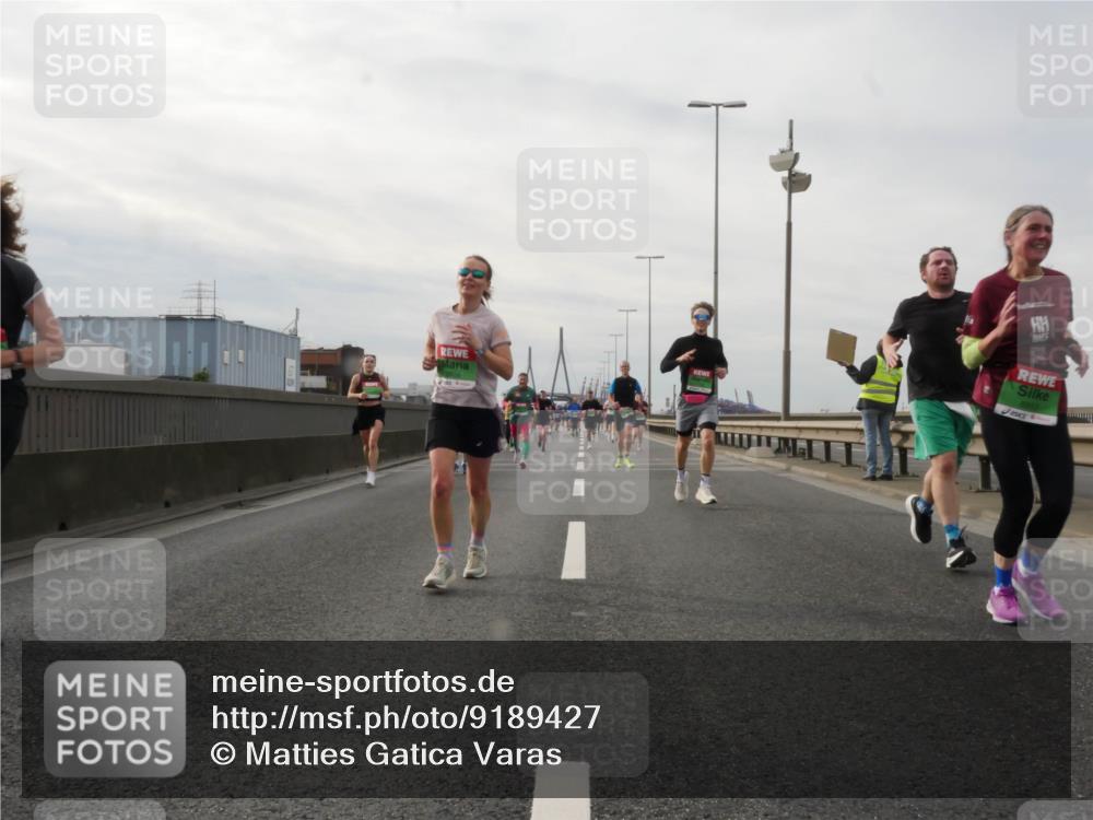03.10.2025 - Köhlbrandbrückenlauf Matties Gatica Varas http://msf.ph/oto/9189427 03.10.2025 15:58:05 Position 3  meine-sportfotos.de