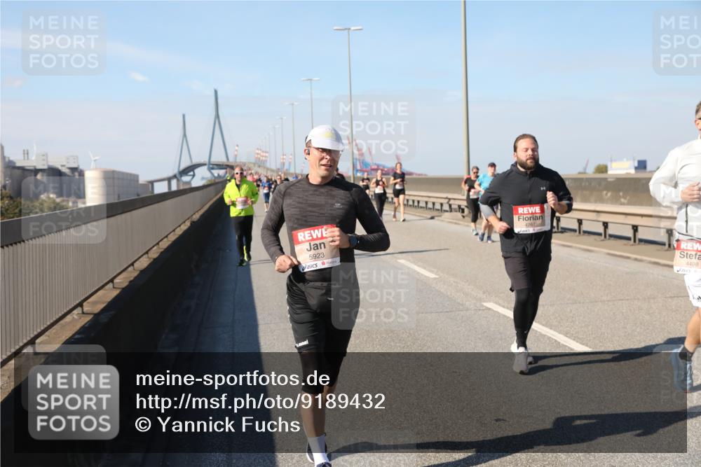 03.10.2025 - Köhlbrandbrückenlauf Yannick Fuchs http://msf.ph/oto/9189432 03.10.2025 12:09:07 Position 3 5923, 4767, 4498 meine-sportfotos.de