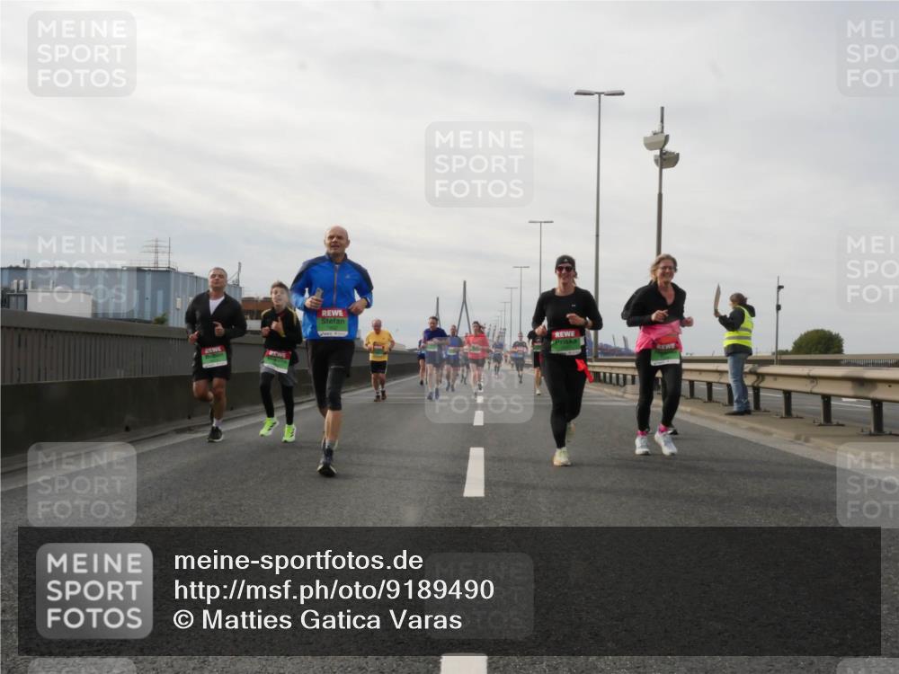 03.10.2025 - Köhlbrandbrückenlauf Matties Gatica Varas http://msf.ph/oto/9189490 03.10.2025 15:58:19 Position 3  meine-sportfotos.de