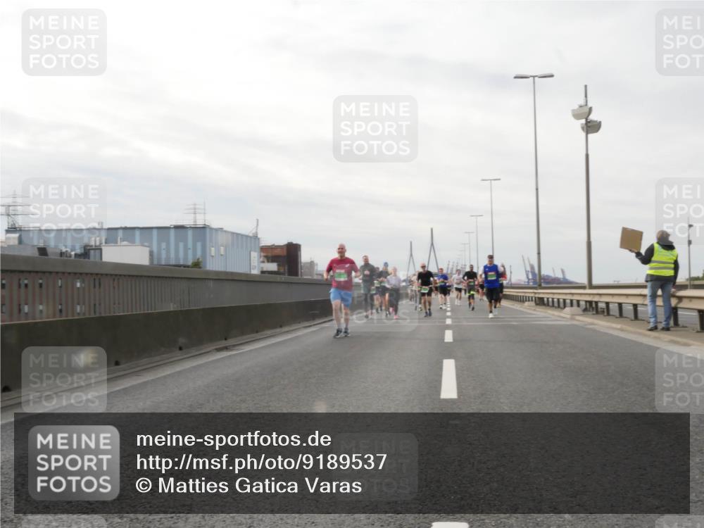 03.10.2025 - Köhlbrandbrückenlauf Matties Gatica Varas http://msf.ph/oto/9189537 03.10.2025 15:58:33 Position 3  meine-sportfotos.de