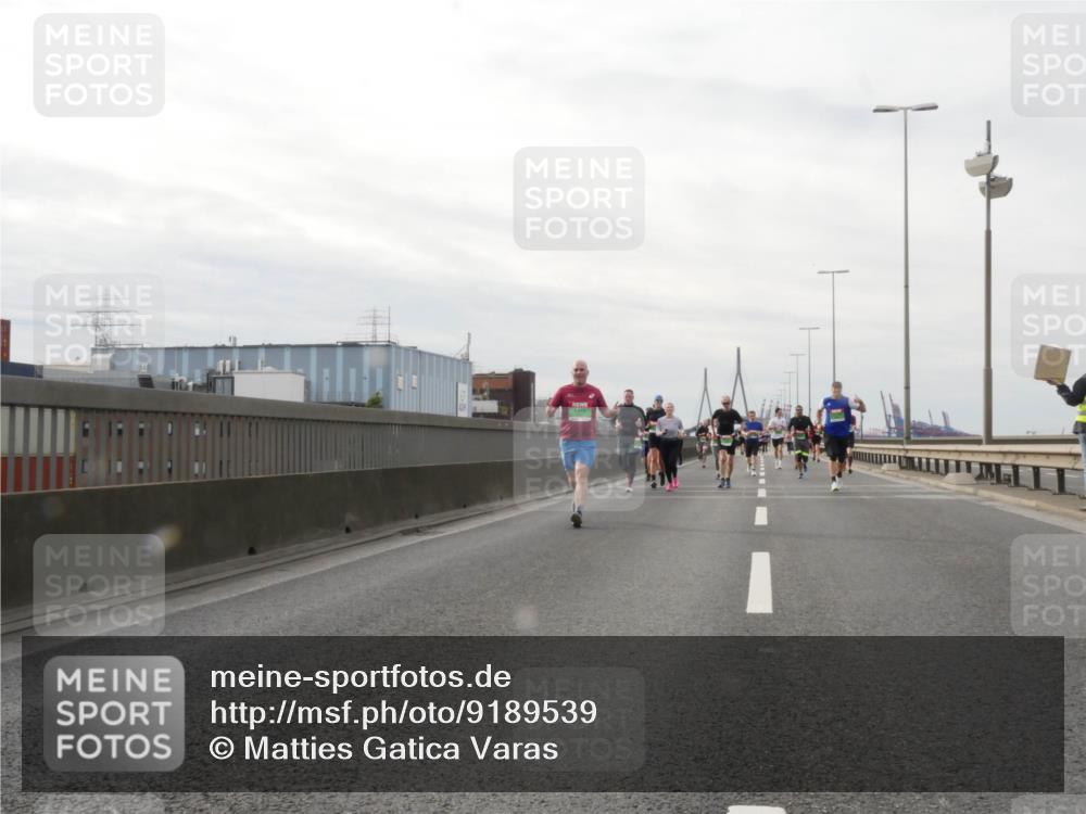 03.10.2025 - Köhlbrandbrückenlauf Matties Gatica Varas http://msf.ph/oto/9189539 03.10.2025 15:58:33 Position 3  meine-sportfotos.de