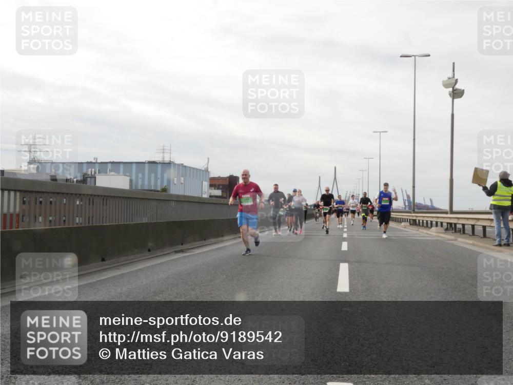03.10.2025 - Köhlbrandbrückenlauf Matties Gatica Varas http://msf.ph/oto/9189542 03.10.2025 15:58:34 Position 3  meine-sportfotos.de