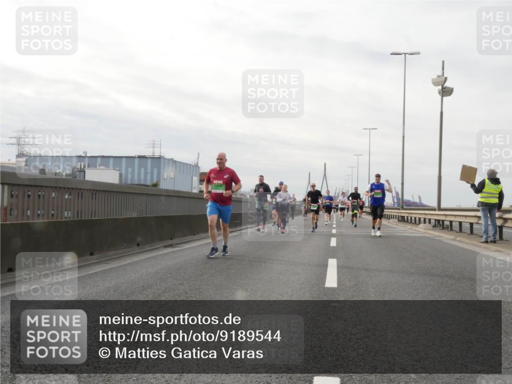 03.10.2025 - Köhlbrandbrückenlauf Matties Gatica Varas http://msf.ph/oto/9189544 03.10.2025 15:58:34 Position 3  meine-sportfotos.de