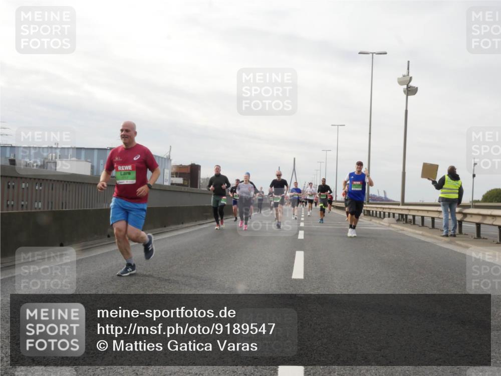 03.10.2025 - Köhlbrandbrückenlauf Matties Gatica Varas http://msf.ph/oto/9189547 03.10.2025 15:58:35 Position 3 7717 meine-sportfotos.de
