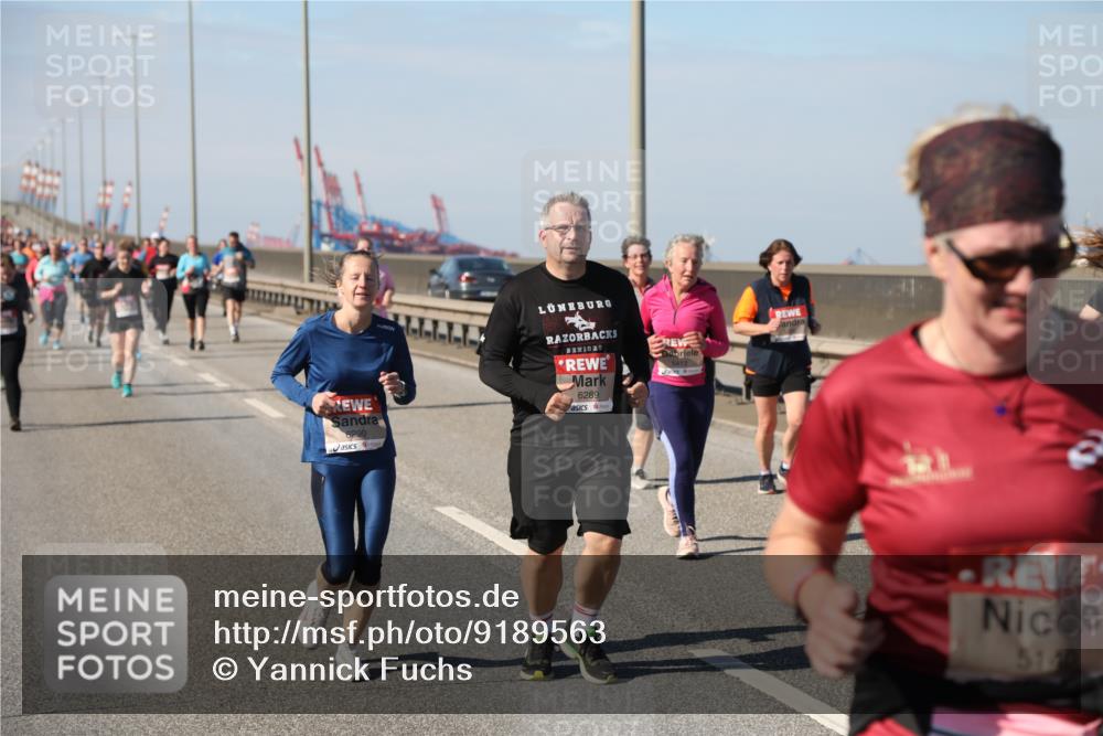 03.10.2025 - Köhlbrandbrückenlauf Yannick Fuchs http://msf.ph/oto/9189563 03.10.2025 12:09:20 Position 3 6290, 6289, 3140 meine-sportfotos.de