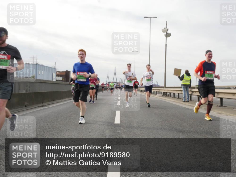 03.10.2025 - Köhlbrandbrückenlauf Matties Gatica Varas http://msf.ph/oto/9189580 03.10.2025 15:58:42 Position 3  meine-sportfotos.de