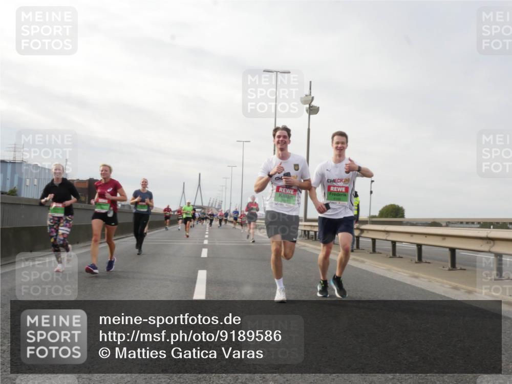 03.10.2025 - Köhlbrandbrückenlauf Matties Gatica Varas http://msf.ph/oto/9189586 03.10.2025 15:58:43 Position 3 9167, 24, 9166 meine-sportfotos.de