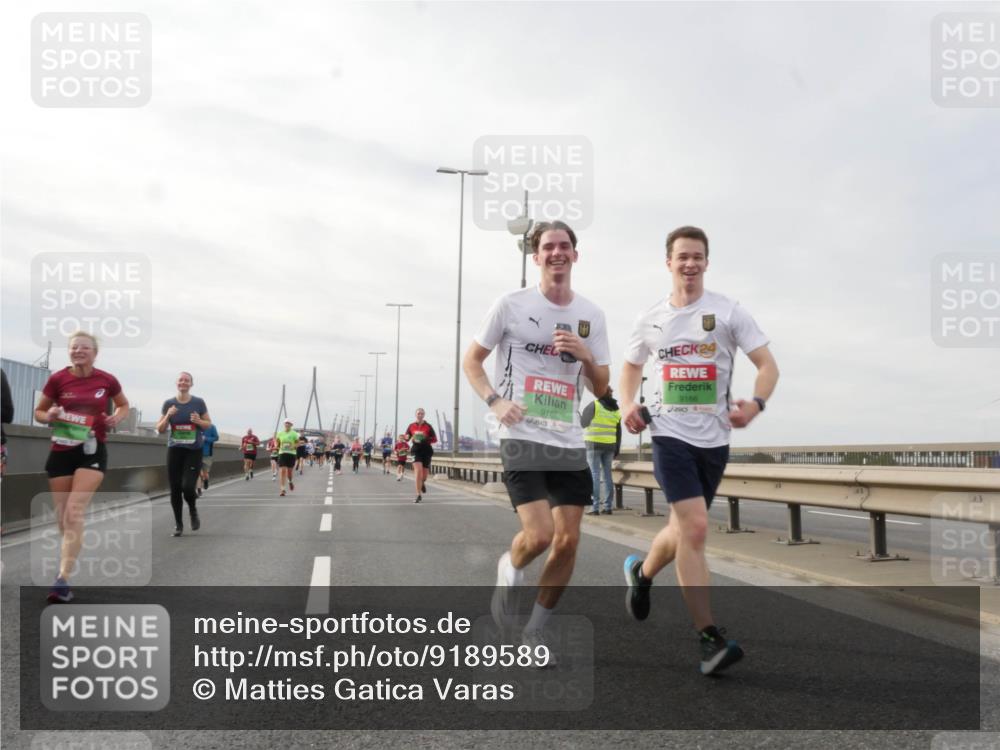 03.10.2025 - Köhlbrandbrückenlauf Matties Gatica Varas http://msf.ph/oto/9189589 03.10.2025 15:58:44 Position 3 9167, 24, 9166 meine-sportfotos.de