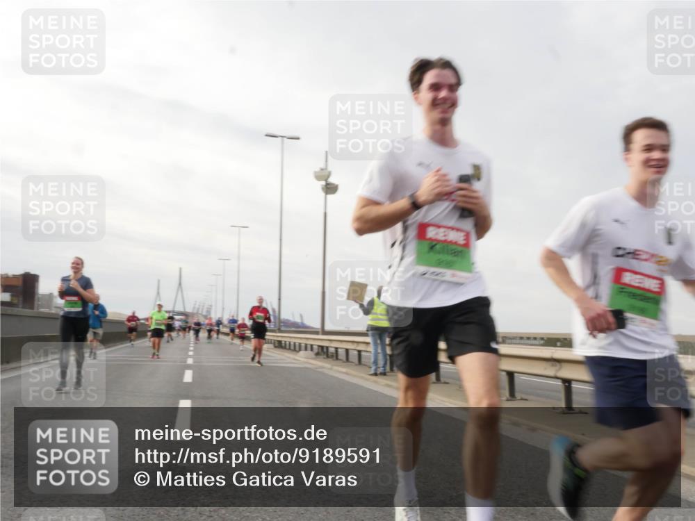 03.10.2025 - Köhlbrandbrückenlauf Matties Gatica Varas http://msf.ph/oto/9189591 03.10.2025 15:58:44 Position 3  meine-sportfotos.de