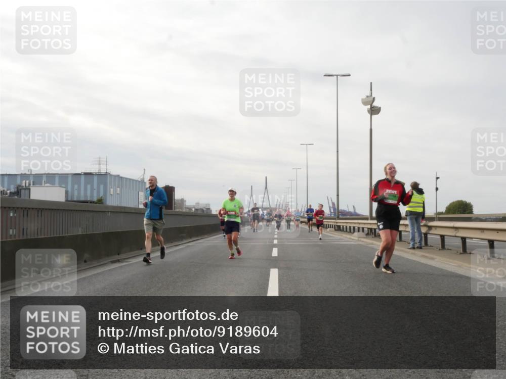 03.10.2025 - Köhlbrandbrückenlauf Matties Gatica Varas http://msf.ph/oto/9189604 03.10.2025 15:58:47 Position 3  meine-sportfotos.de