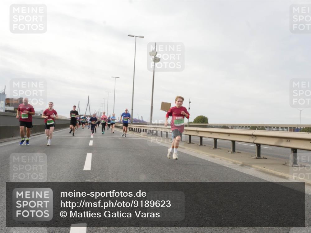03.10.2025 - Köhlbrandbrückenlauf Matties Gatica Varas http://msf.ph/oto/9189623 03.10.2025 15:58:51 Position 3  meine-sportfotos.de