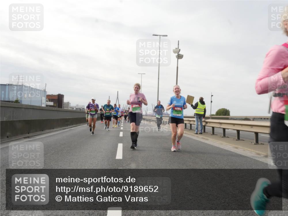 03.10.2025 - Köhlbrandbrückenlauf Matties Gatica Varas http://msf.ph/oto/9189652 03.10.2025 15:58:58 Position 3  meine-sportfotos.de