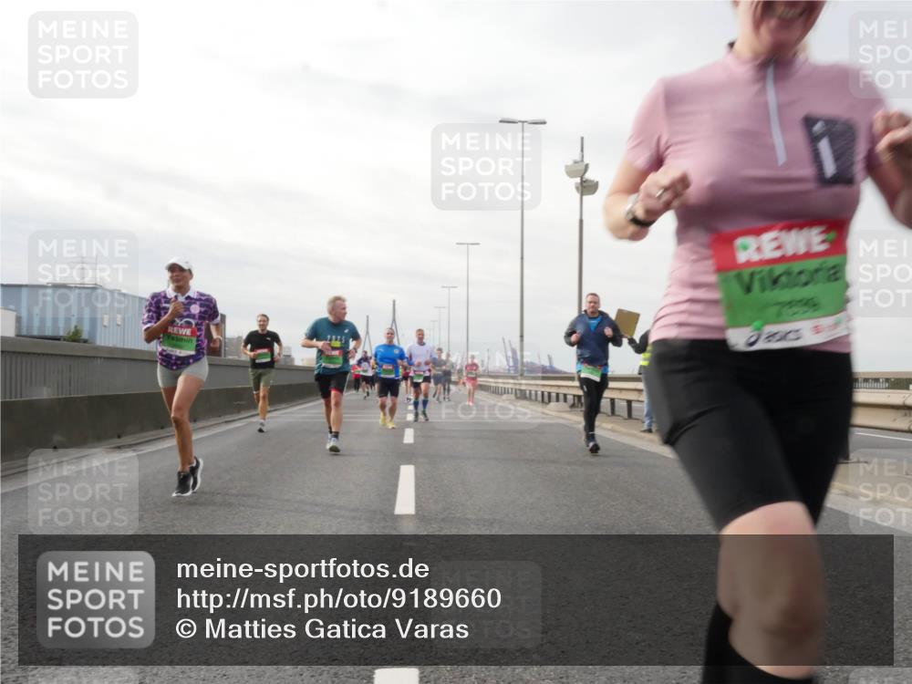 03.10.2025 - Köhlbrandbrückenlauf Matties Gatica Varas http://msf.ph/oto/9189660 03.10.2025 15:59:00 Position 3  meine-sportfotos.de