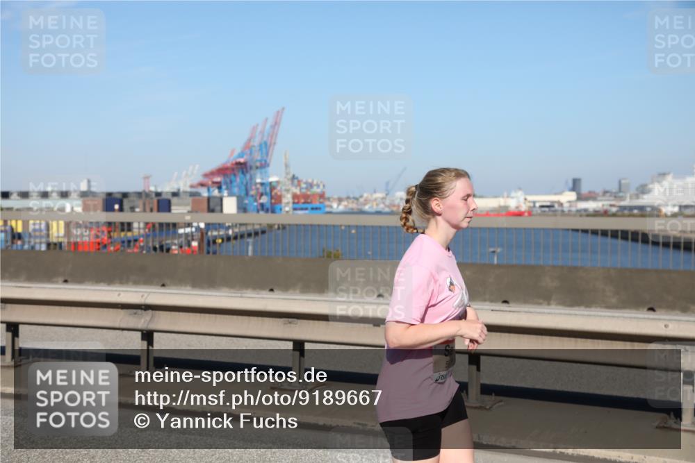 03.10.2025 - Köhlbrandbrückenlauf Yannick Fuchs http://msf.ph/oto/9189667 03.10.2025 12:09:30 Position 3  meine-sportfotos.de