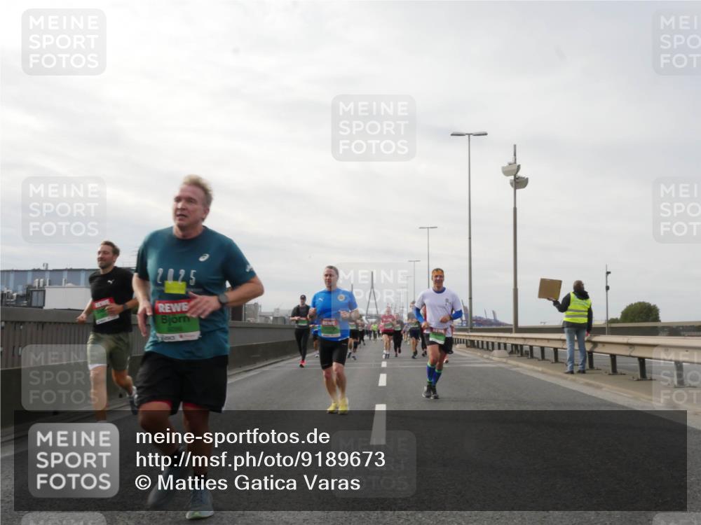 03.10.2025 - Köhlbrandbrückenlauf Matties Gatica Varas http://msf.ph/oto/9189673 03.10.2025 15:59:02 Position 3 2025 meine-sportfotos.de