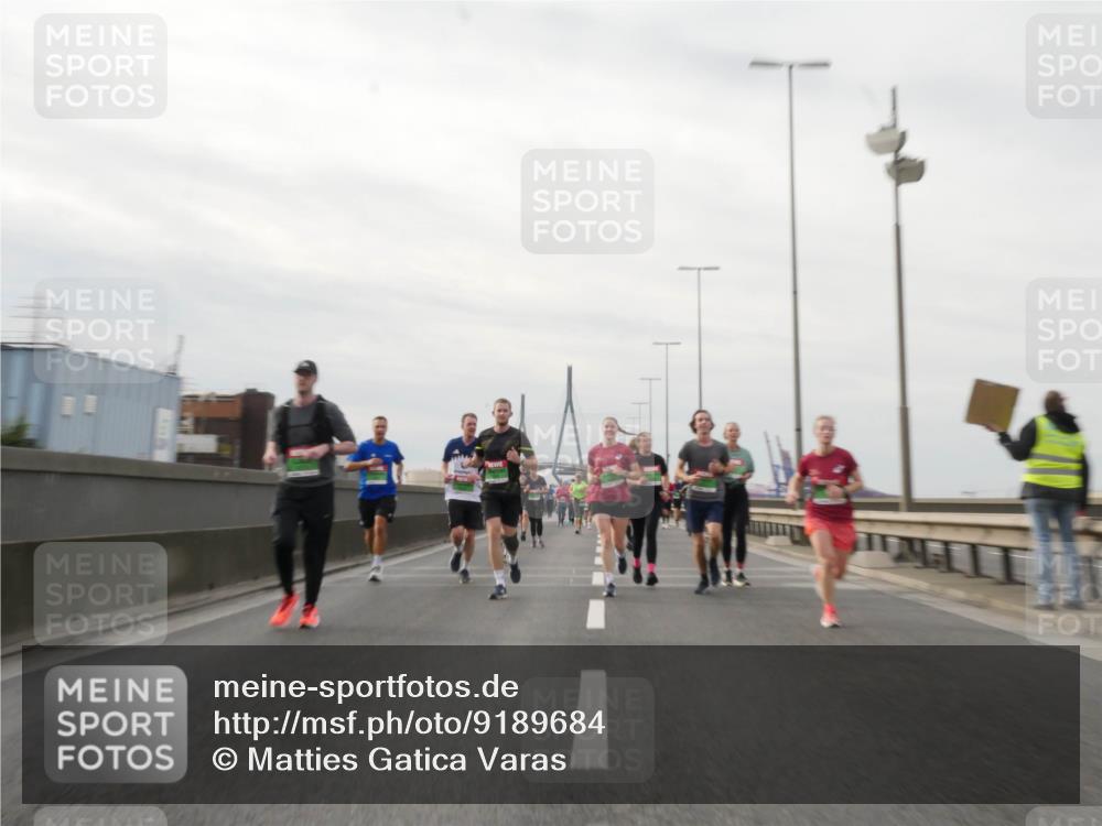 03.10.2025 - Köhlbrandbrückenlauf Matties Gatica Varas http://msf.ph/oto/9189684 03.10.2025 15:59:05 Position 3  meine-sportfotos.de