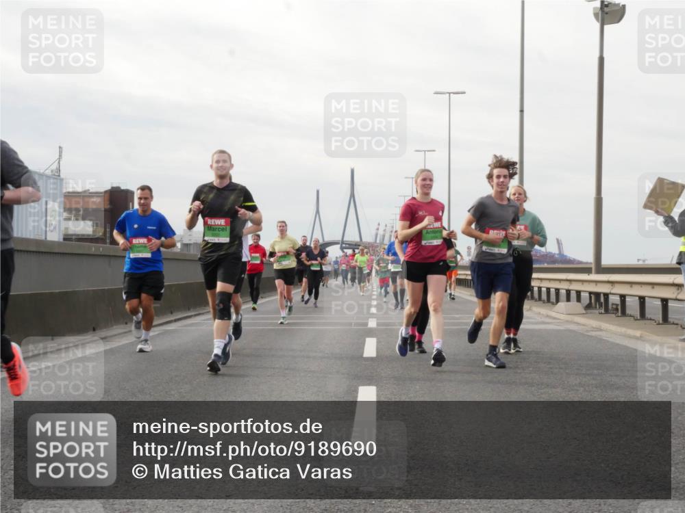 03.10.2025 - Köhlbrandbrückenlauf Matties Gatica Varas http://msf.ph/oto/9189690 03.10.2025 15:59:07 Position 3  meine-sportfotos.de