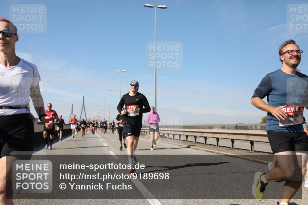 03.10.2025 - Köhlbrandbrückenlauf Yannick Fuchs http://msf.ph/oto/9189698 03.10.2025 11:49:23 Position 3 2803, 4494, 4327 meine-sportfotos.de