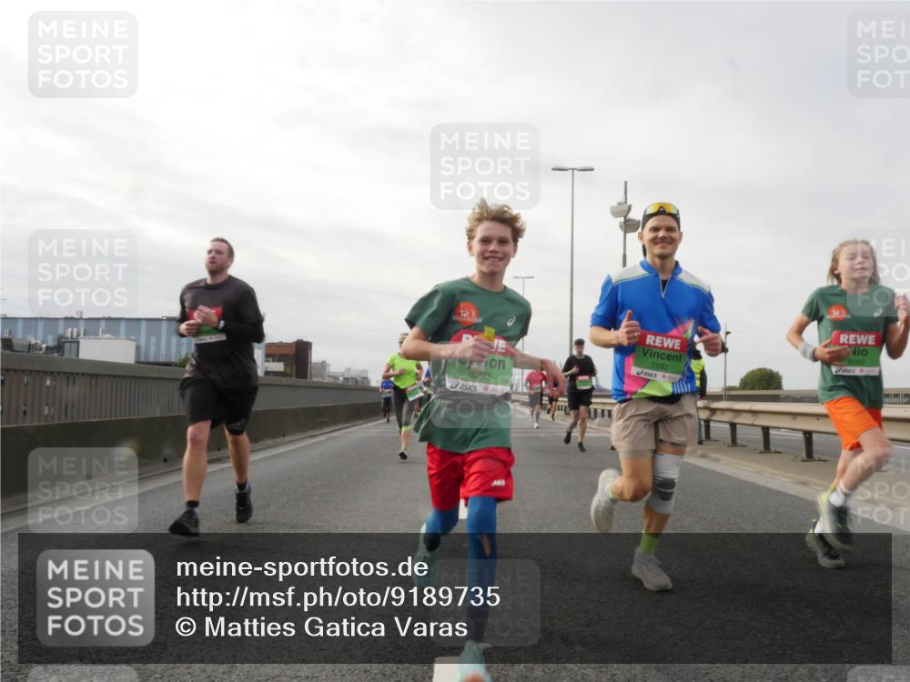 03.10.2025 - Köhlbrandbrückenlauf Matties Gatica Varas http://msf.ph/oto/9189735 03.10.2025 15:59:16 Position 3 9293, 7292, 9292 meine-sportfotos.de