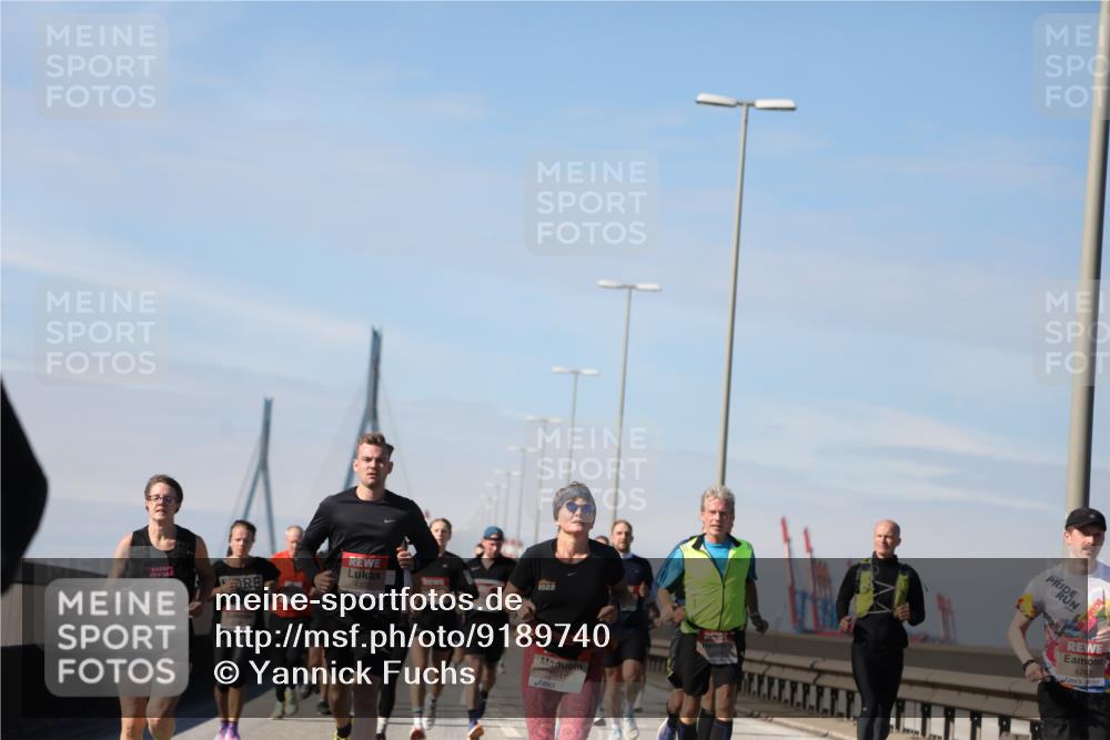 03.10.2025 - Köhlbrandbrückenlauf Yannick Fuchs http://msf.ph/oto/9189740 03.10.2025 11:49:30 Position 3 6427, 4302, 2022, 5641, 4263 meine-sportfotos.de