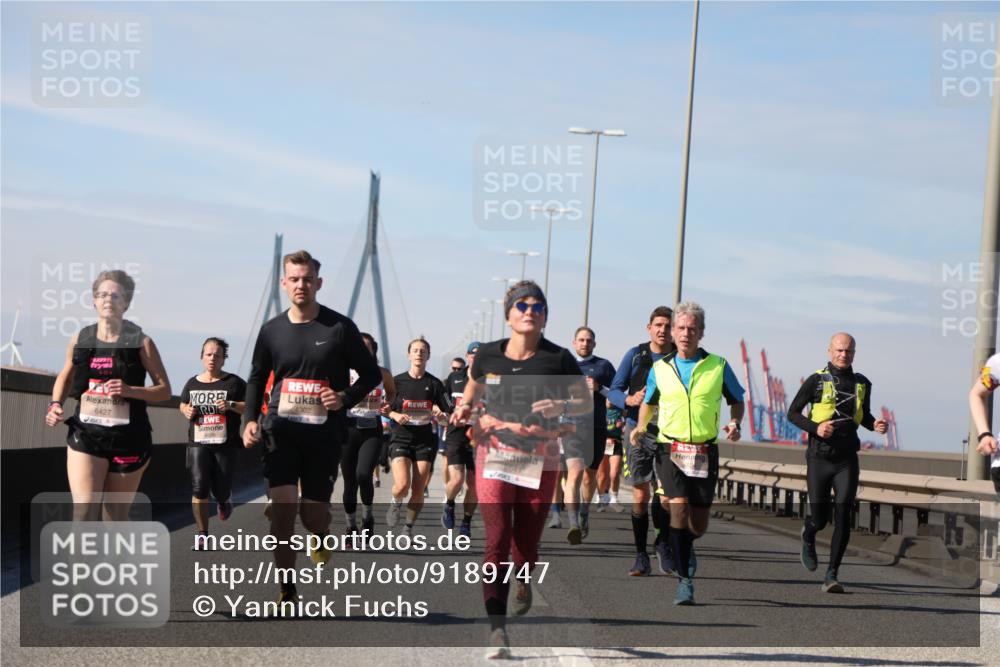 03.10.2025 - Köhlbrandbrückenlauf Yannick Fuchs http://msf.ph/oto/9189747 03.10.2025 11:49:30 Position 3 6427, 4302, 5649 meine-sportfotos.de