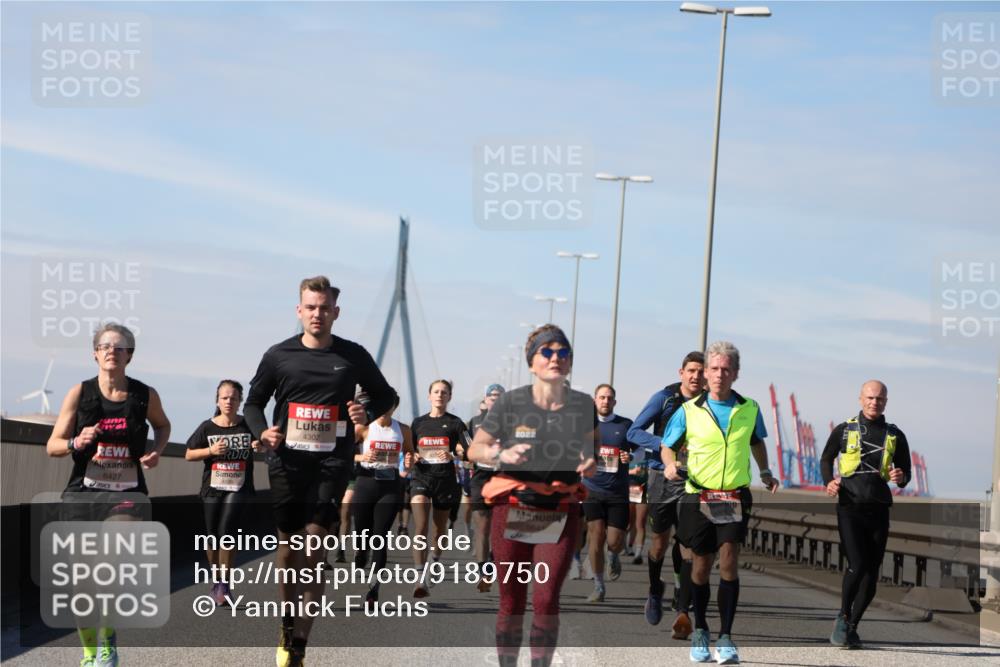 03.10.2025 - Köhlbrandbrückenlauf Yannick Fuchs http://msf.ph/oto/9189750 03.10.2025 11:49:30 Position 3 4302, 12, 6427, 4026, 2022 meine-sportfotos.de