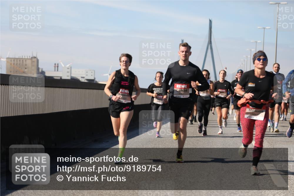 03.10.2025 - Köhlbrandbrückenlauf Yannick Fuchs http://msf.ph/oto/9189754 03.10.2025 11:49:31 Position 3 6427, 4302, 2022 meine-sportfotos.de