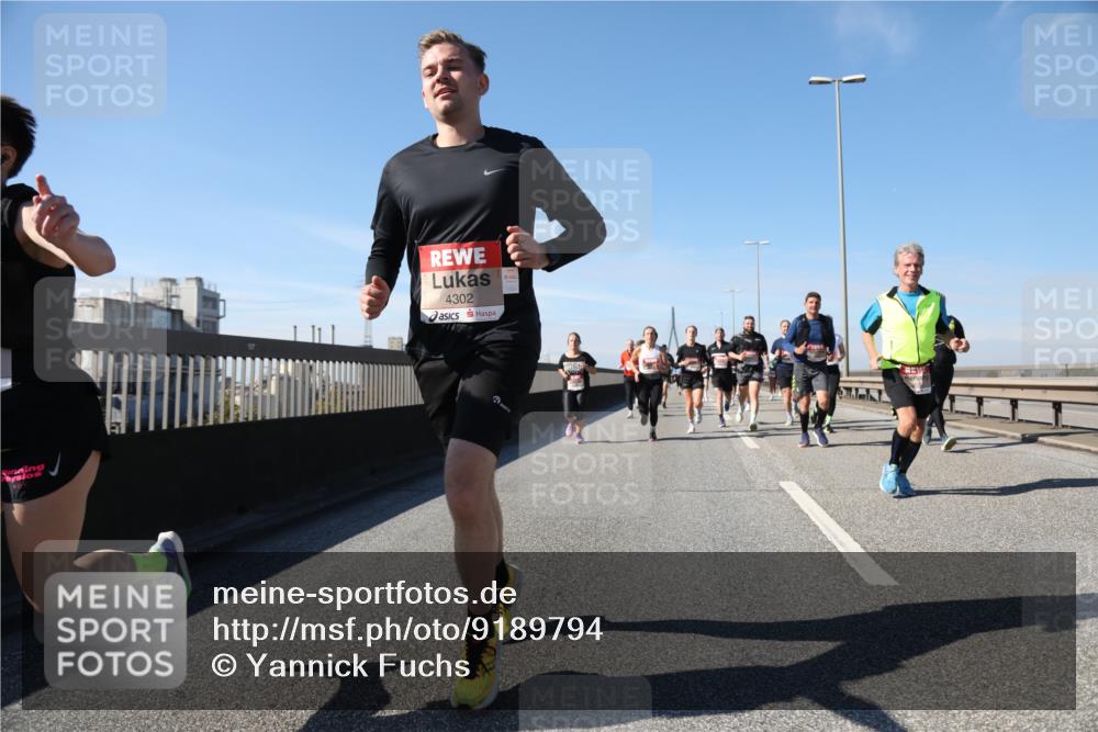 03.10.2025 - Köhlbrandbrückenlauf Yannick Fuchs http://msf.ph/oto/9189794 03.10.2025 11:49:33 Position 3 4302 meine-sportfotos.de
