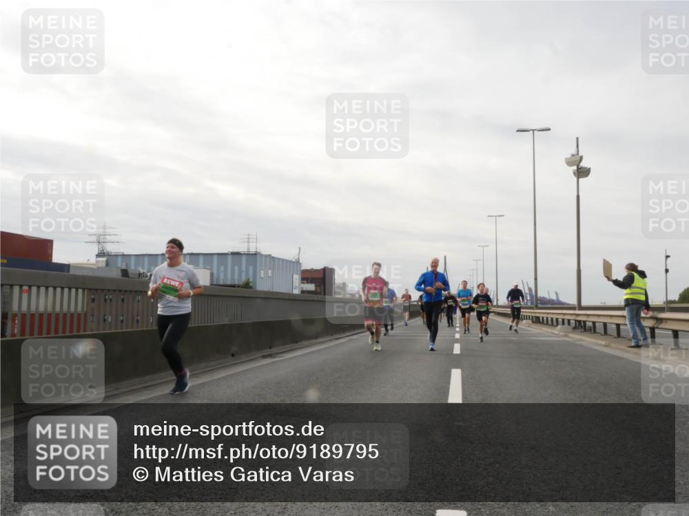 03.10.2025 - Köhlbrandbrückenlauf Matties Gatica Varas http://msf.ph/oto/9189795 03.10.2025 15:59:28 Position 3  meine-sportfotos.de
