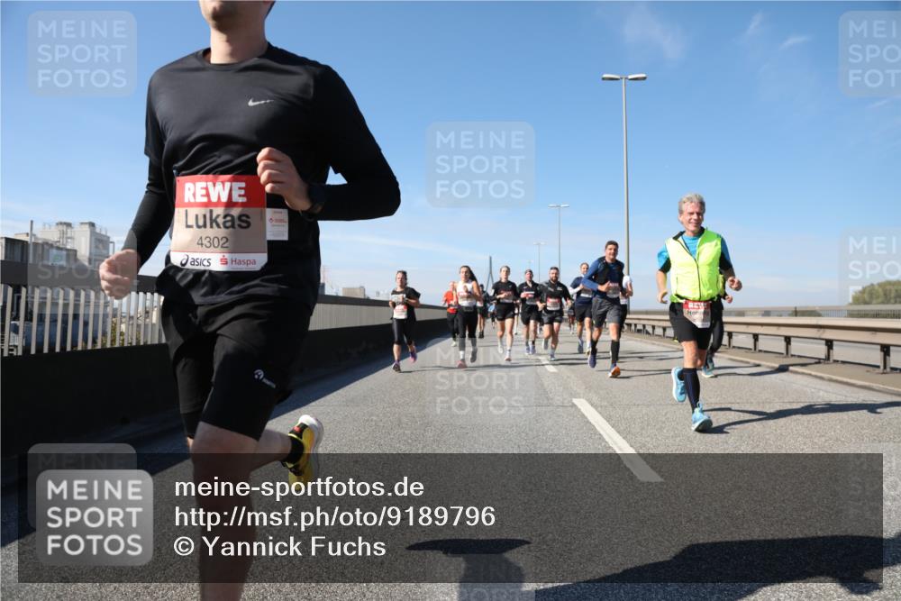 03.10.2025 - Köhlbrandbrückenlauf Yannick Fuchs http://msf.ph/oto/9189796 03.10.2025 11:49:34 Position 3 4302 meine-sportfotos.de