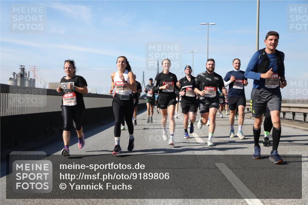 03.10.2025 - Köhlbrandbrückenlauf Yannick Fuchs http://msf.ph/oto/9189806 03.10.2025 11:49:34 Position 3 4026, 456, 4659 meine-sportfotos.de