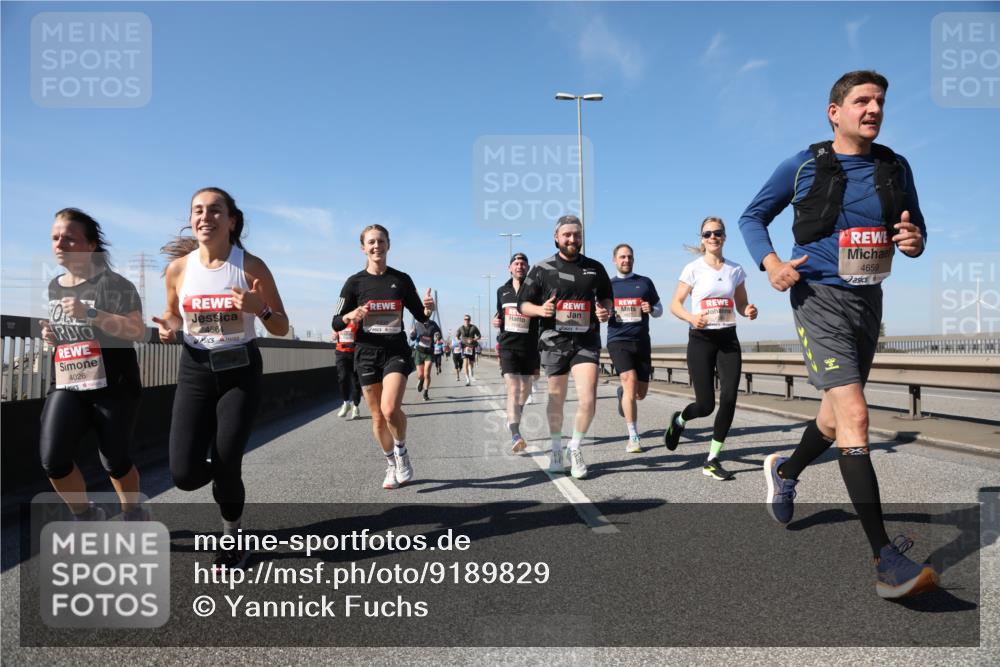 03.10.2025 - Köhlbrandbrückenlauf Yannick Fuchs http://msf.ph/oto/9189829 03.10.2025 11:49:35 Position 3 4026, 4564, 4659 meine-sportfotos.de