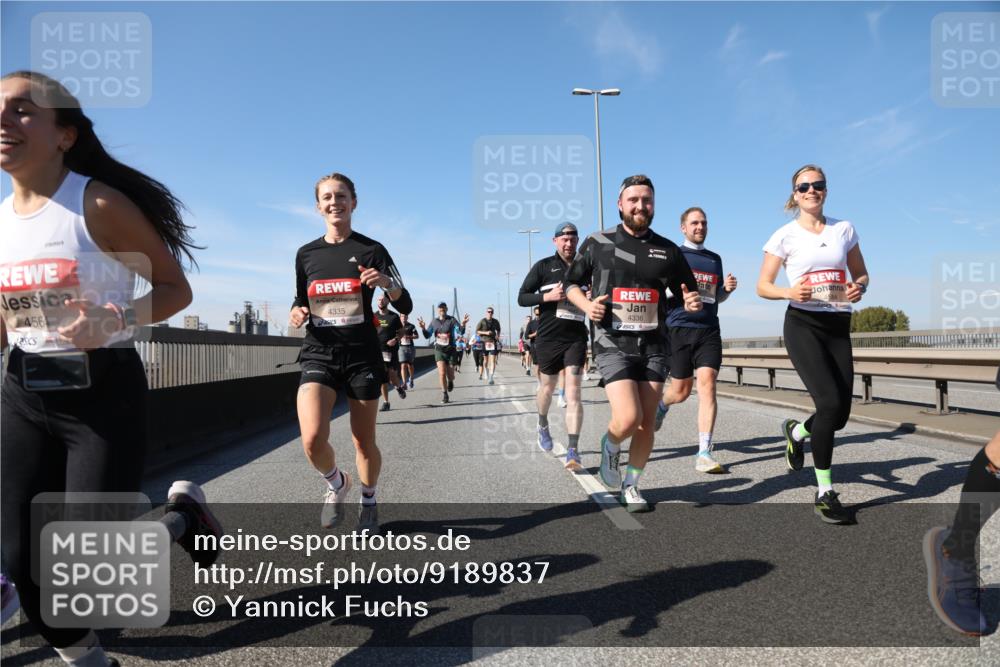 03.10.2025 - Köhlbrandbrückenlauf Yannick Fuchs http://msf.ph/oto/9189837 03.10.2025 11:49:36 Position 3 4564, 4335, 4336 meine-sportfotos.de