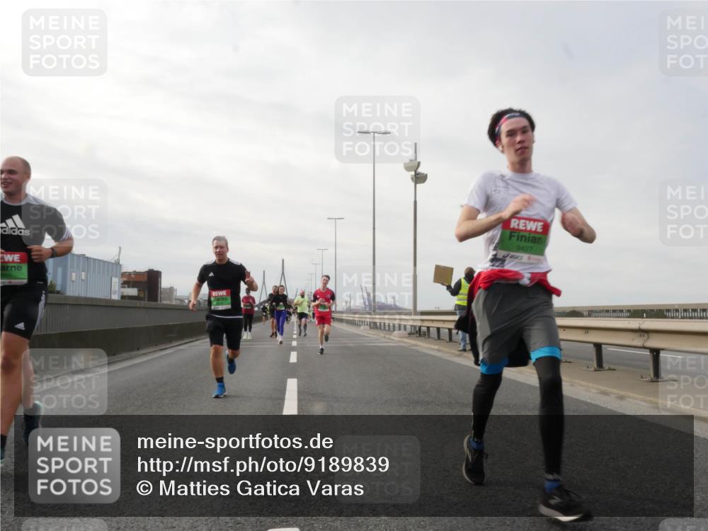 03.10.2025 - Köhlbrandbrückenlauf Matties Gatica Varas http://msf.ph/oto/9189839 03.10.2025 15:59:39 Position 3 9427 meine-sportfotos.de