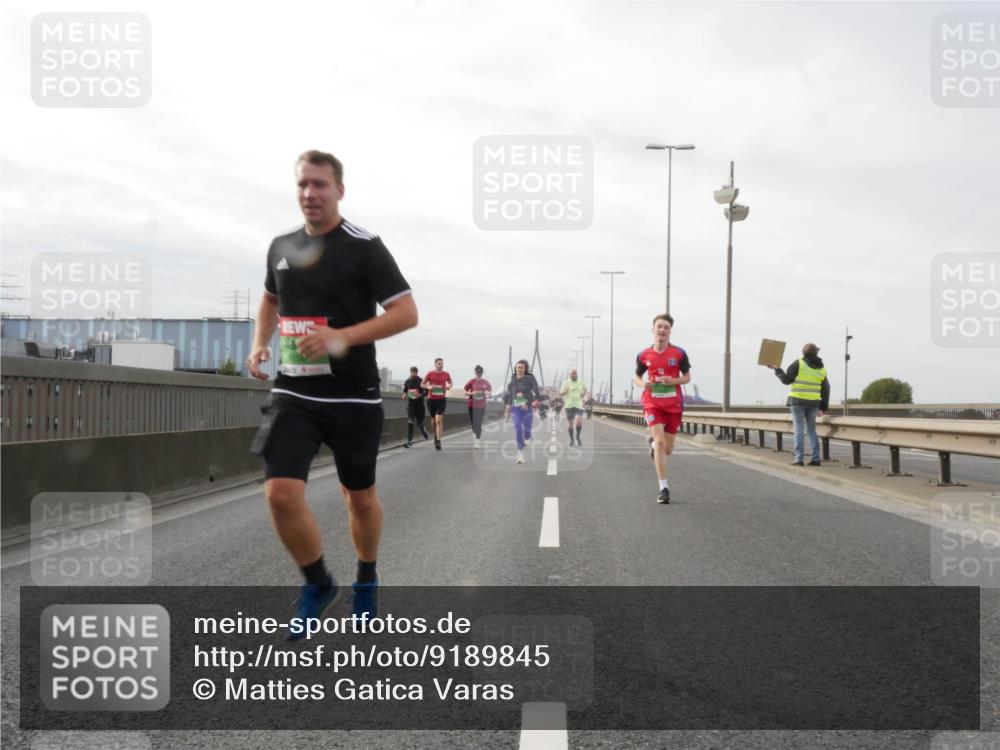 03.10.2025 - Köhlbrandbrückenlauf Matties Gatica Varas http://msf.ph/oto/9189845 03.10.2025 15:59:40 Position 3  meine-sportfotos.de