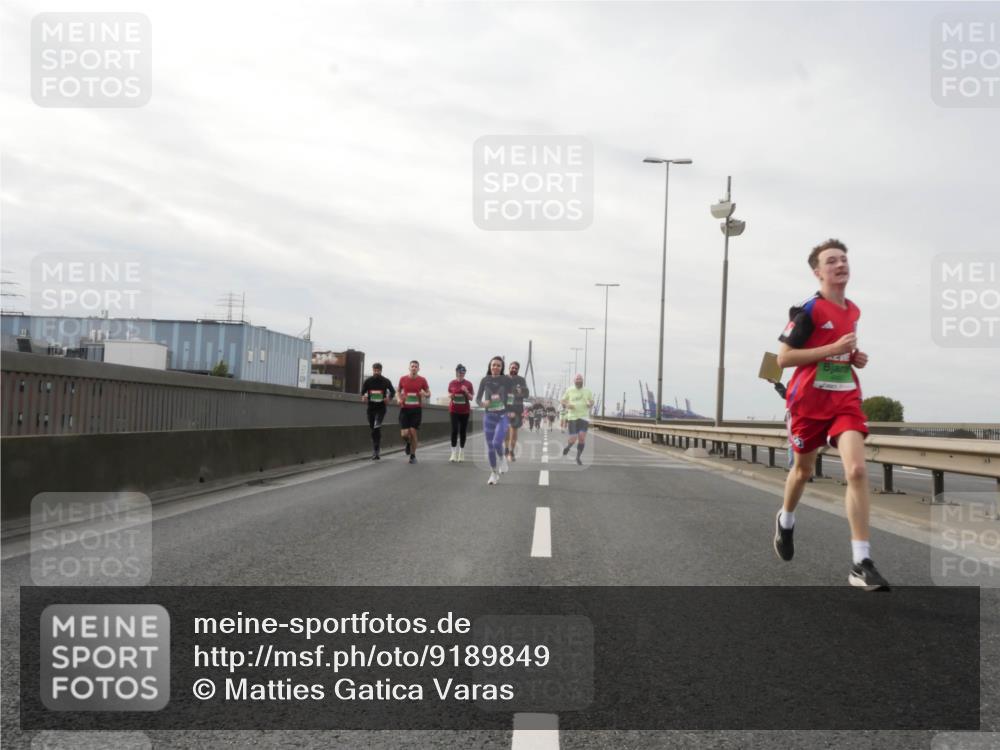 03.10.2025 - Köhlbrandbrückenlauf Matties Gatica Varas http://msf.ph/oto/9189849 03.10.2025 15:59:41 Position 3  meine-sportfotos.de