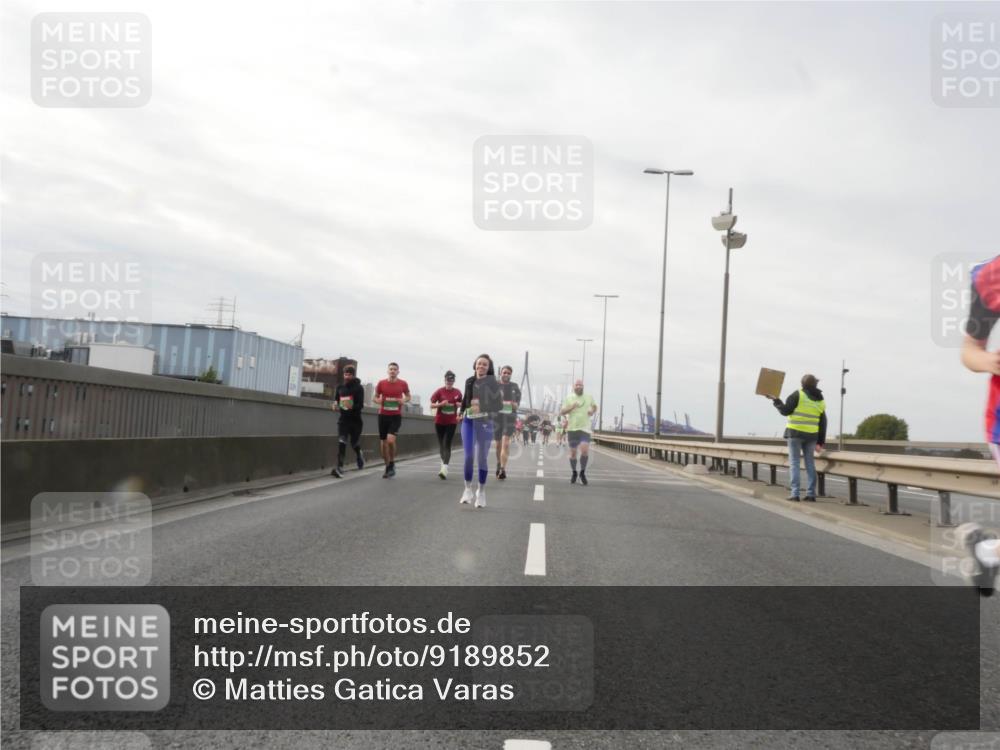 03.10.2025 - Köhlbrandbrückenlauf Matties Gatica Varas http://msf.ph/oto/9189852 03.10.2025 15:59:41 Position 3  meine-sportfotos.de