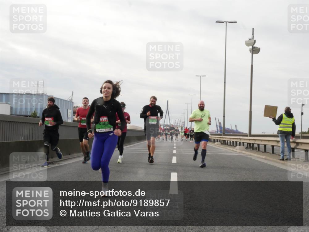 03.10.2025 - Köhlbrandbrückenlauf Matties Gatica Varas http://msf.ph/oto/9189857 03.10.2025 15:59:43 Position 3 7427 meine-sportfotos.de