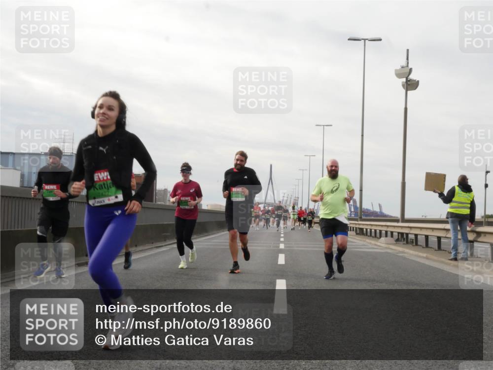03.10.2025 - Köhlbrandbrückenlauf Matties Gatica Varas http://msf.ph/oto/9189860 03.10.2025 15:59:43 Position 3 7427 meine-sportfotos.de