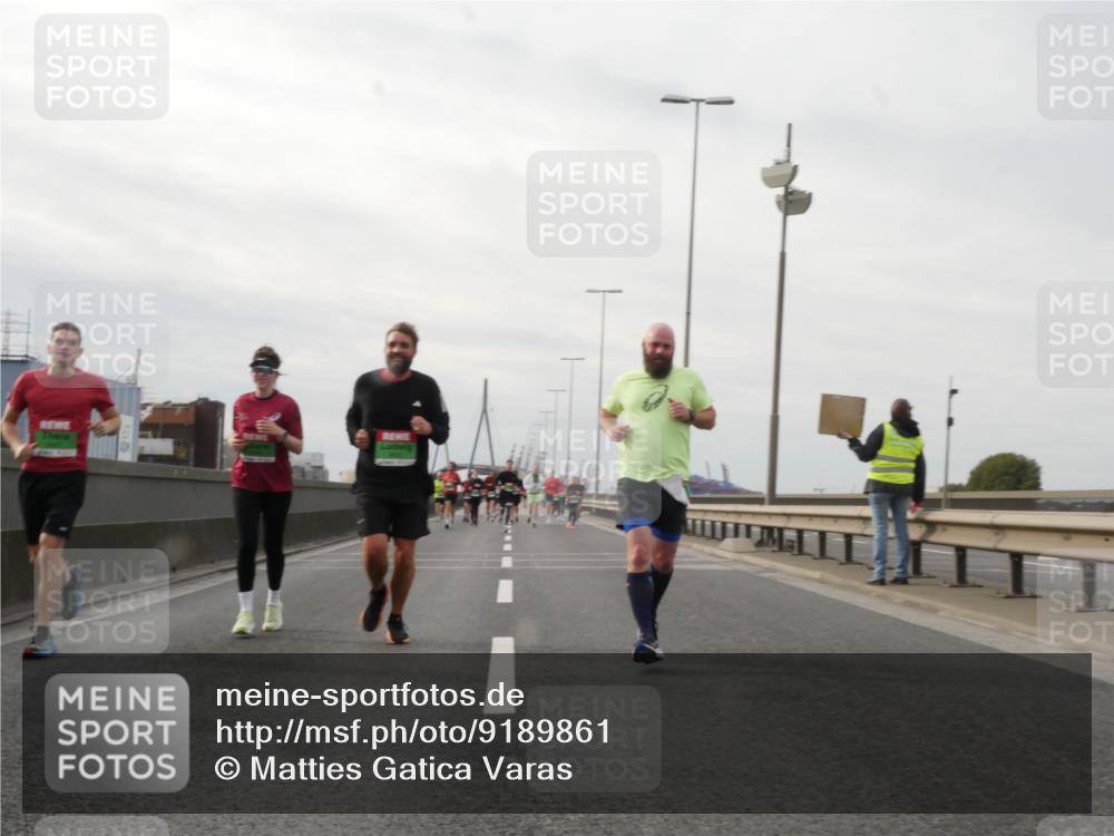 03.10.2025 - Köhlbrandbrückenlauf Matties Gatica Varas http://msf.ph/oto/9189861 03.10.2025 15:59:44 Position 3  meine-sportfotos.de