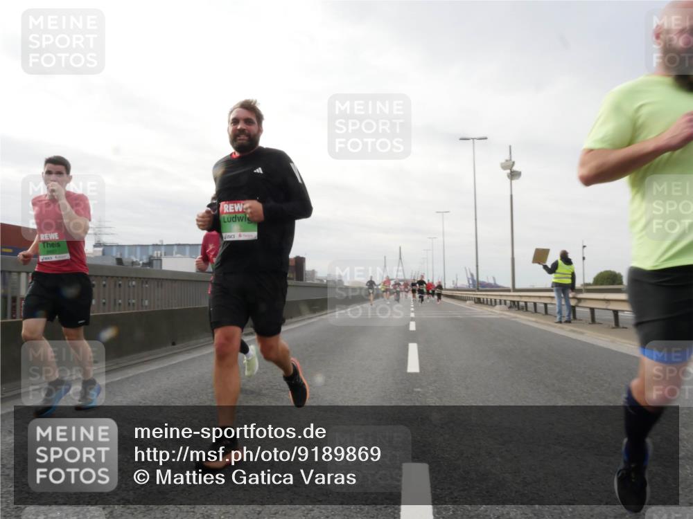 03.10.2025 - Köhlbrandbrückenlauf Matties Gatica Varas http://msf.ph/oto/9189869 03.10.2025 15:59:46 Position 3  meine-sportfotos.de