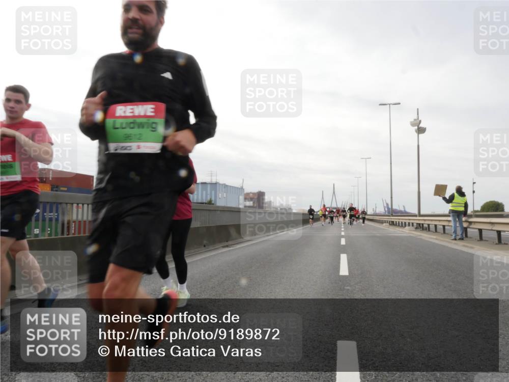 03.10.2025 - Köhlbrandbrückenlauf Matties Gatica Varas http://msf.ph/oto/9189872 03.10.2025 15:59:46 Position 3 9612 meine-sportfotos.de
